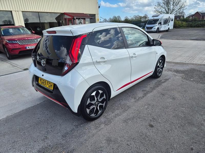 Used Toyota Aygo Trend 72 HP (52 kW) 2019 White Hatchback