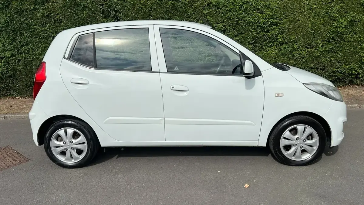 Used Hyundai i10 Active 86 HP (63 kW) 2011 White Hatchback