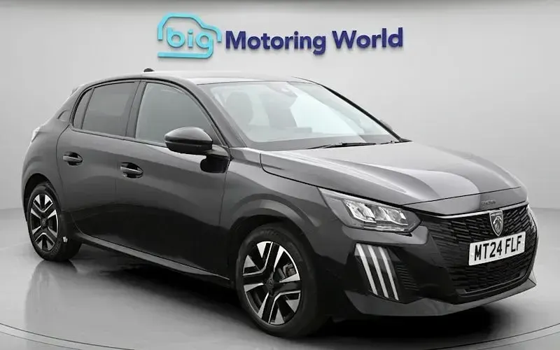 Used Peugeot 208 Allure 101 HP (74 kW) 2024 Hatchback