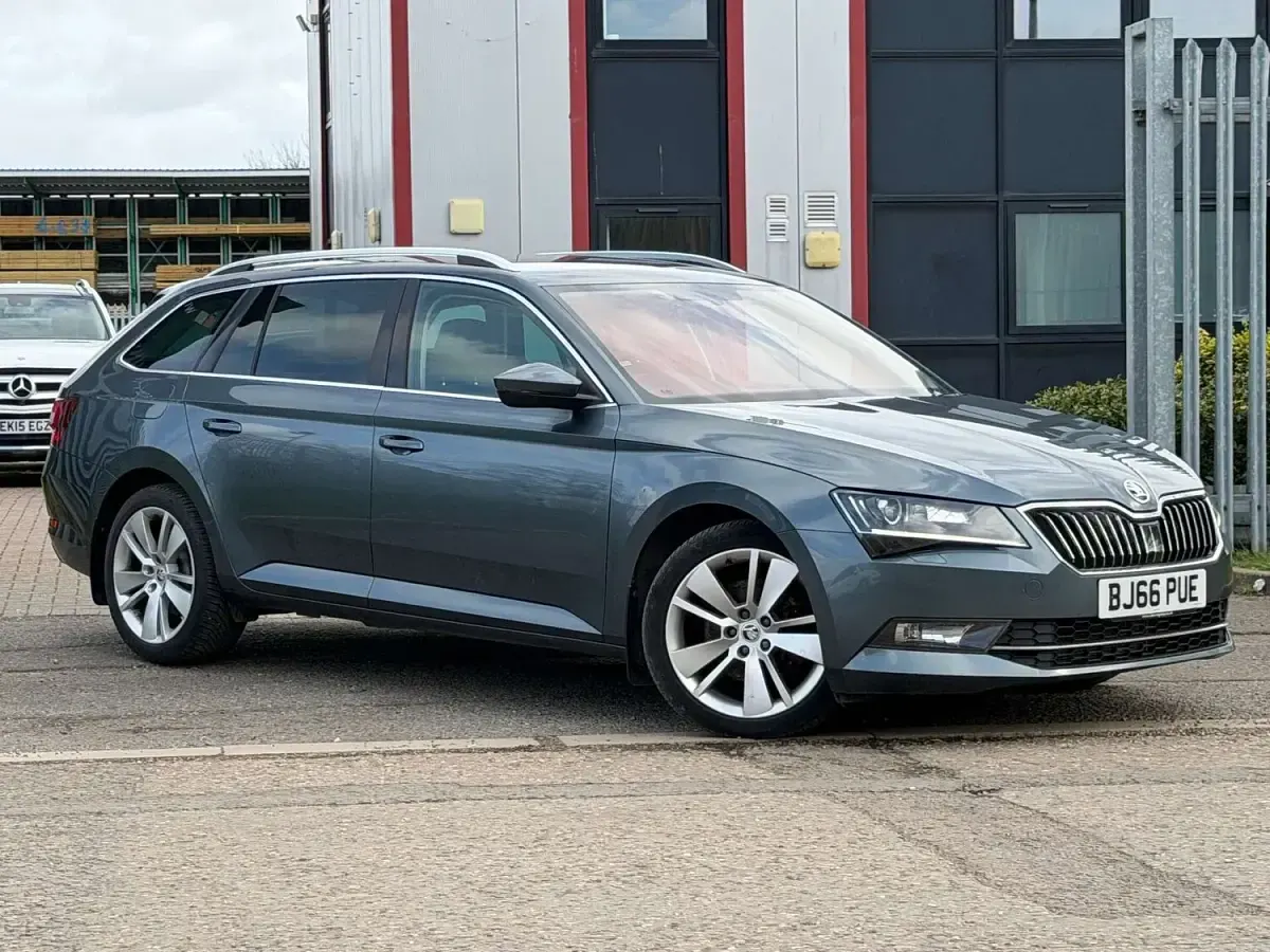 Used Skoda Superb SE L Executive 190 HP (139 kW) 2016 Grey Estate