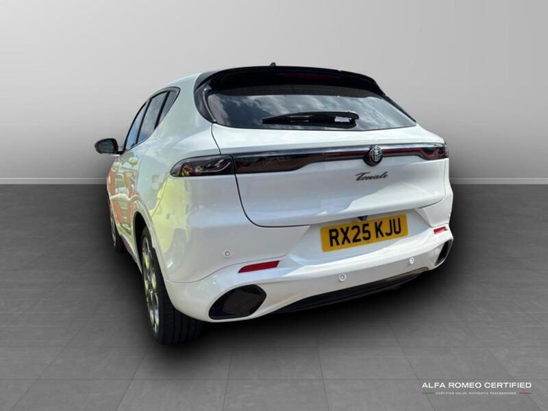 White New 2025 Alfa Romeo Tonale SUV | £34,995 - Image 1/4