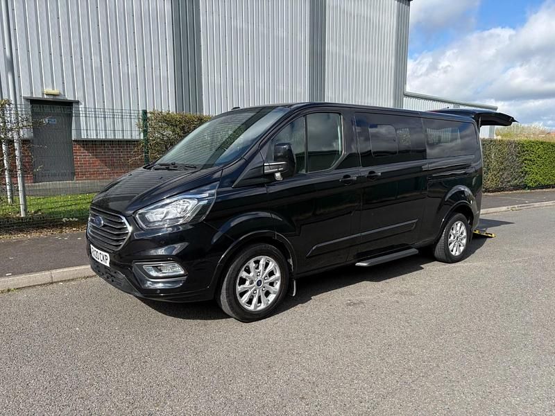 Used Ford Tourneo Titanium 130 HP (95 kW) 2020 Black MPV