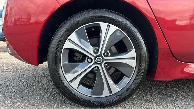 Used Nissan Leaf N-Connecta 110 kW (150 HP) 2021 Red Hatchback