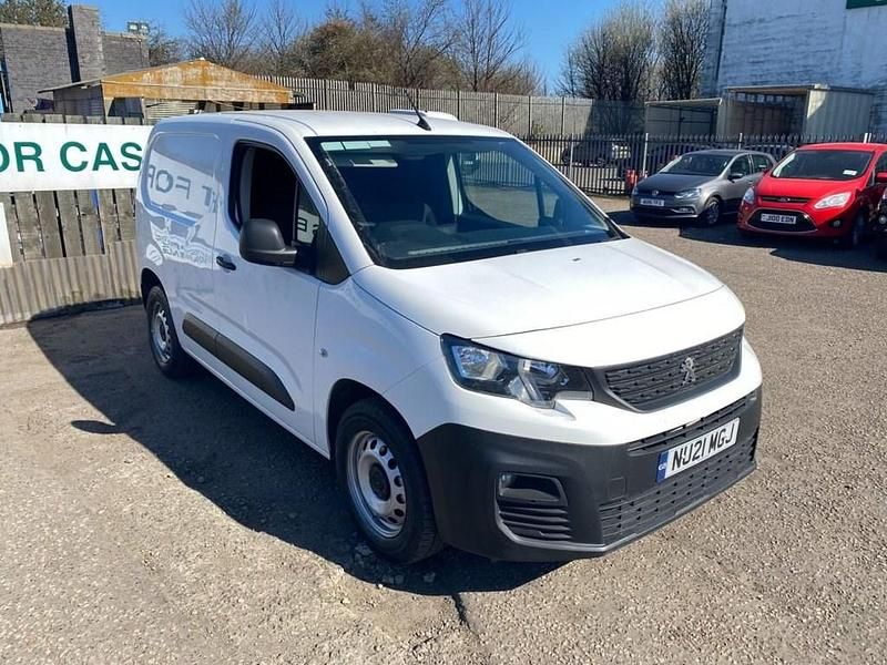 White Used 2021 Peugeot Partner S MPV | £8,995 (Fair price) - Image 1/4