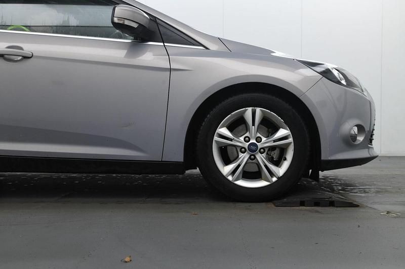 Used Ford Focus Zetec 115 HP (84 kW) 2013 Silver Estate