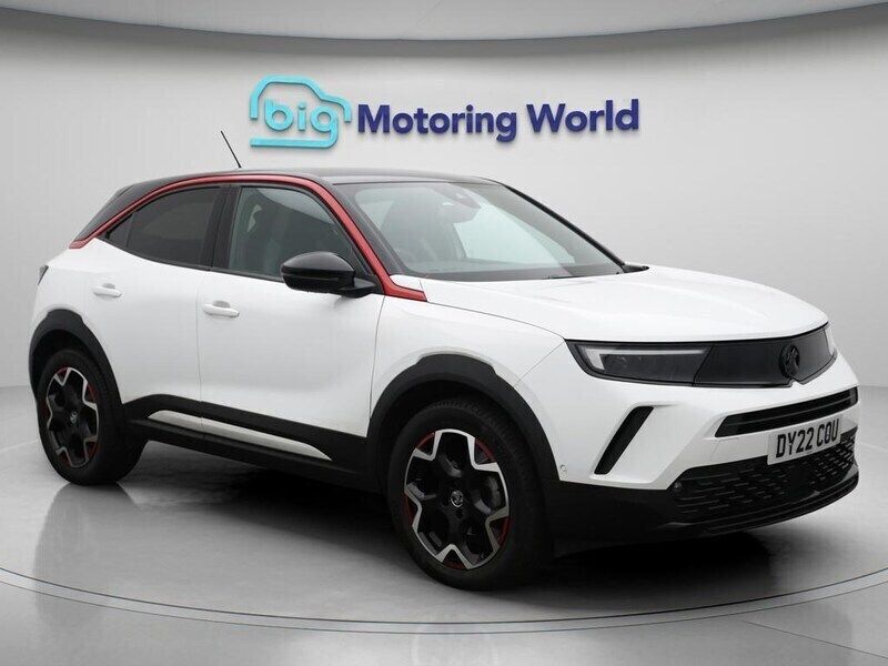 White Used 2022 Vauxhall Mokka SRi SUV | £16,900 (Fair price) - Image 1/4
