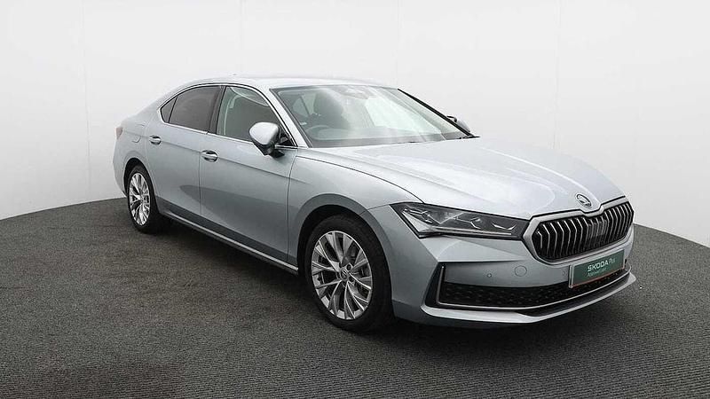 Pebble silver metallic Used 2025 Skoda Superb SE L Hatchback | £27,490 (Expensive) - Image 1/4
