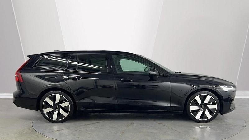 Used Volvo V60 Plus 345 HP (253 kW) 2025 Black Estate