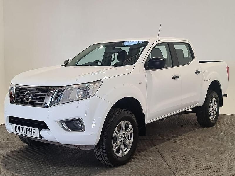 Używany Nissan Navara Acenta 163 KM (119 kW) 2021 Biały Pickup