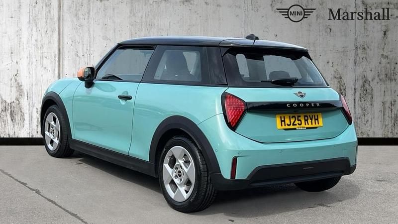 Używany Mini Cooper Classic 114 kW (156 KM) 2025 Zielony Hatchback
