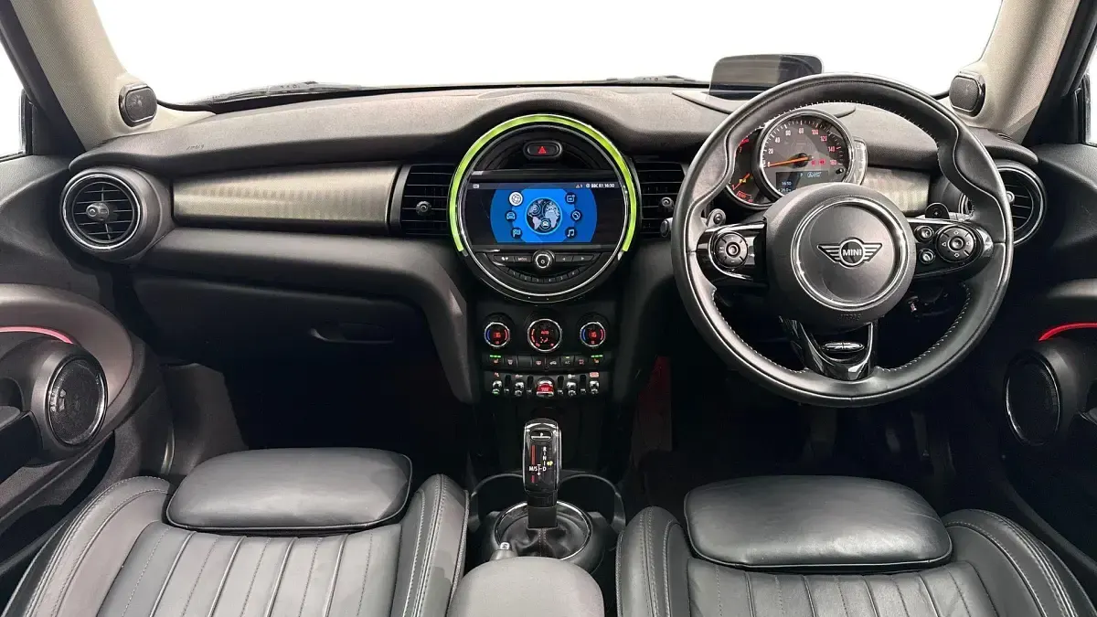 Usado Mini Cooper S Exclusive 189 HP (139 kW) 2020 Preto Citadino