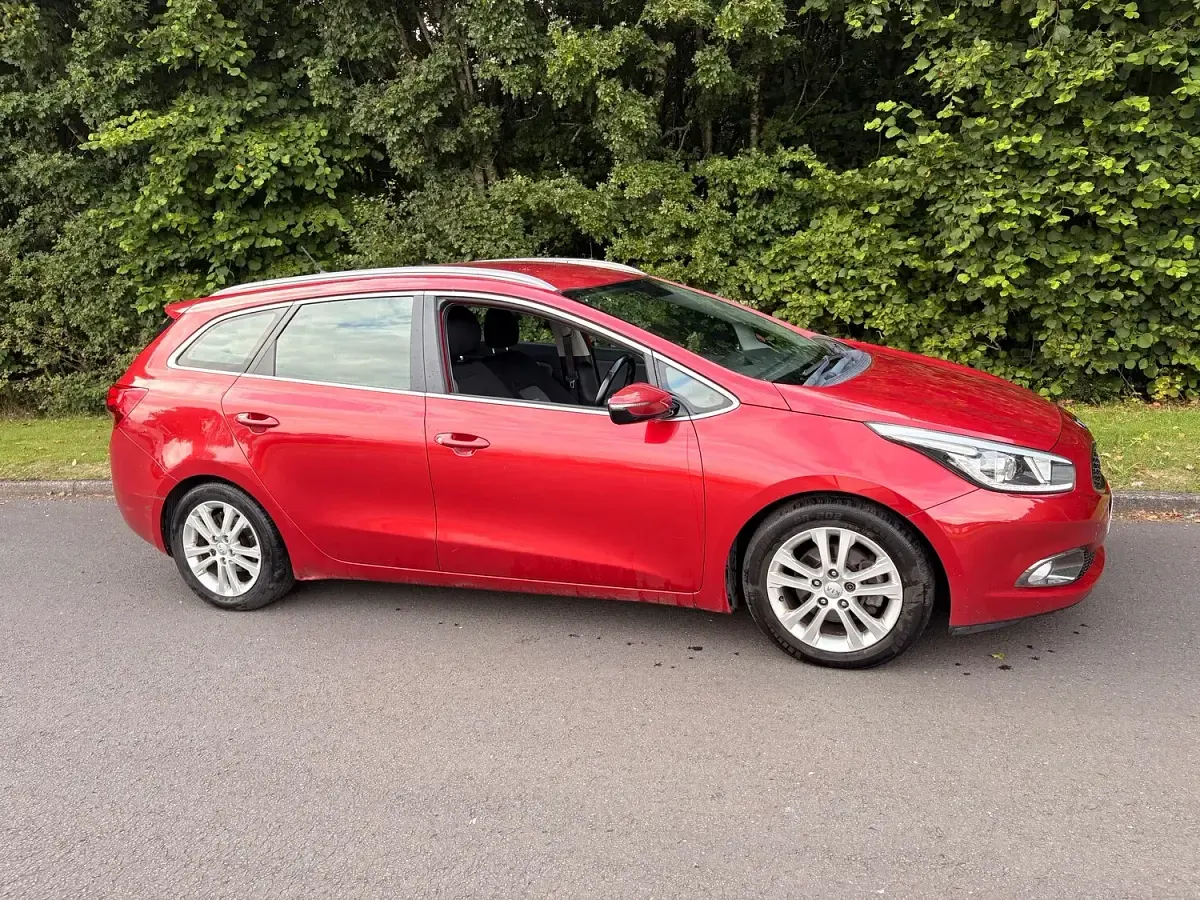 Used Kia Ceed 128 HP (94 kW) 2013 Red Hatchback