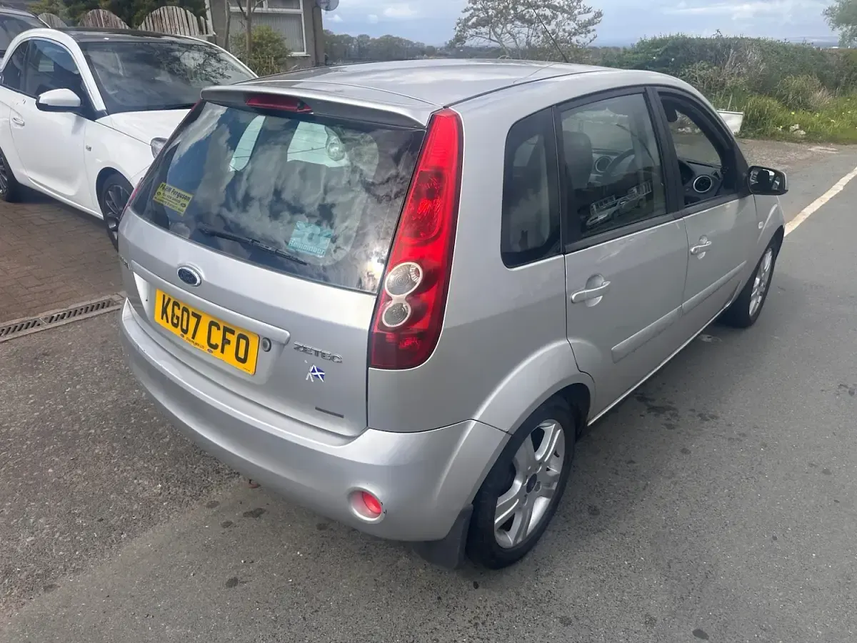 Used Ford Fiesta Zetec 67 HP (49 kW) 2007 Silver Hatchback