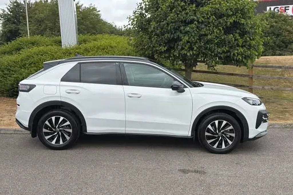 New VW T-Roc Life 150 HP (110 kW) 2026 White SUV