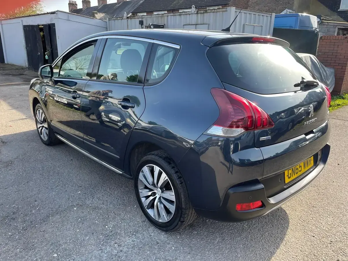 Used Peugeot 3008 Active 120 HP (88 kW) 2015 Blue Estate