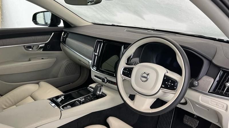 Used Volvo V90 Plus 345 HP (253 kW) 2025 Black Estate