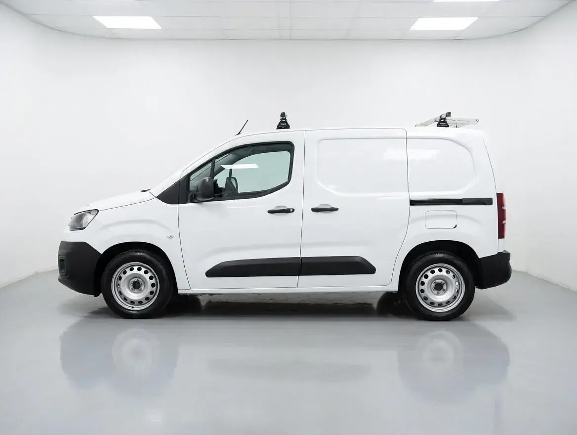 Używany Citroën Berlingo 100 KM (73 kW) 2023 Biały Minivan