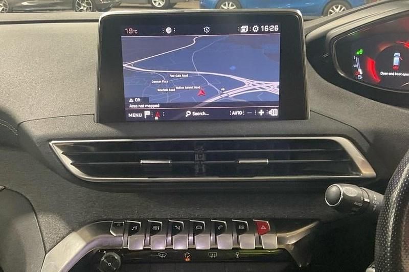 Used Peugeot 3008 GT-line 130 HP (95 kW) 2018 Perla nera black Hatchback