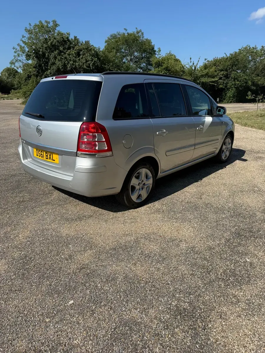 Used Vauxhall Zafira 120 HP (88 kW) 2012 Silver MPV