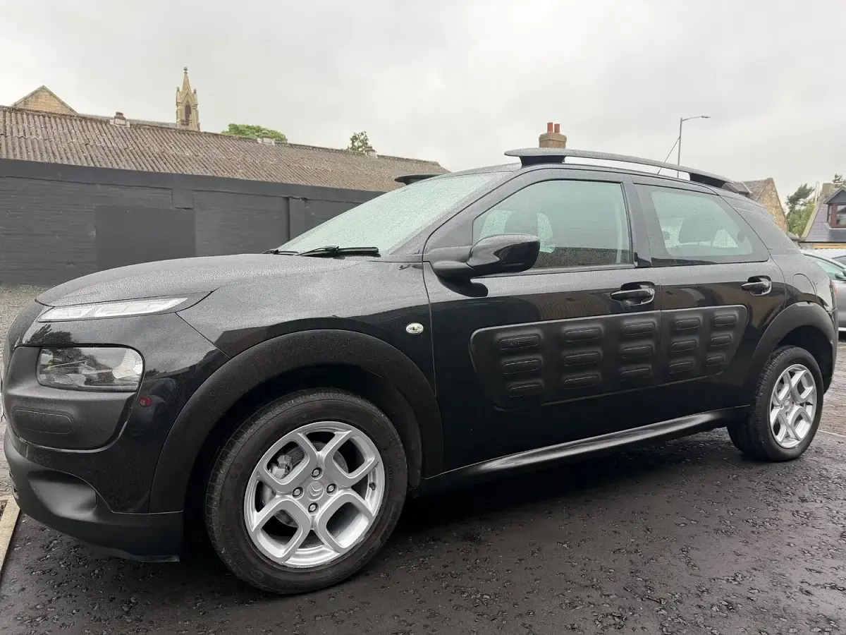 Used Citroën C4 Cactus Feel 100 HP (73 kW) 2015 Black Hatchback