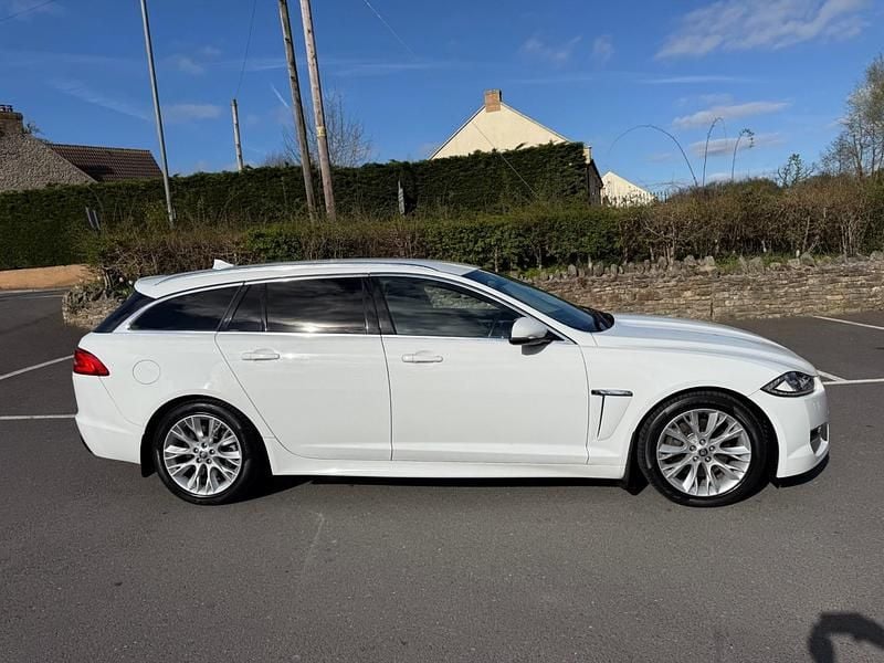 Used Jaguar XF 200 HP (147 kW) 2013 White Estate