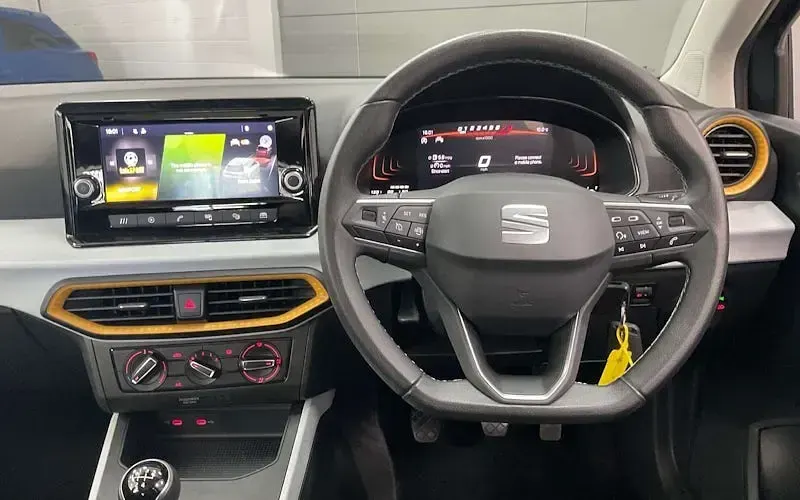 Used Seat Arona SE 95 HP (69 kW) 2023 Grey SUV
