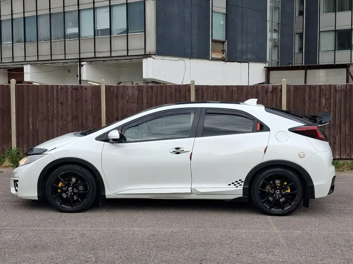 Begagnad Honda Civic SR 2015 Vit Halvkombi