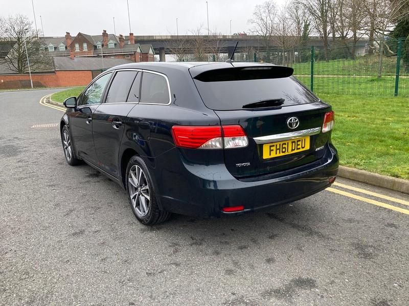 Used Toyota Avensis 147 HP (108 kW) 2012 Grey Estate