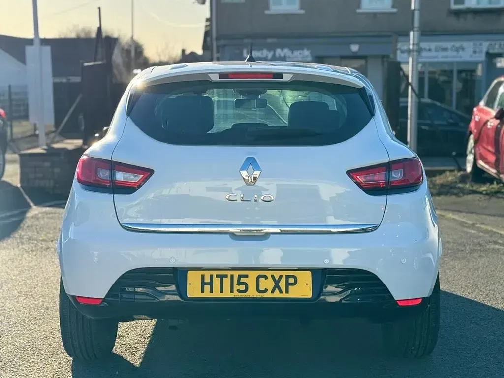 Used Renault Clio IV Dynamique 73 HP (53 kW) 2015 White Hatchback