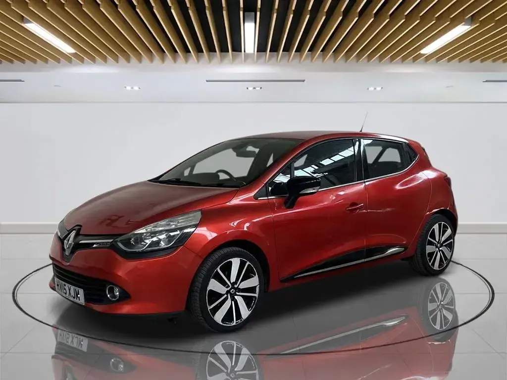 Used Renault Clio Dynamique 90 HP (66 kW) 2015 Red Hatchback