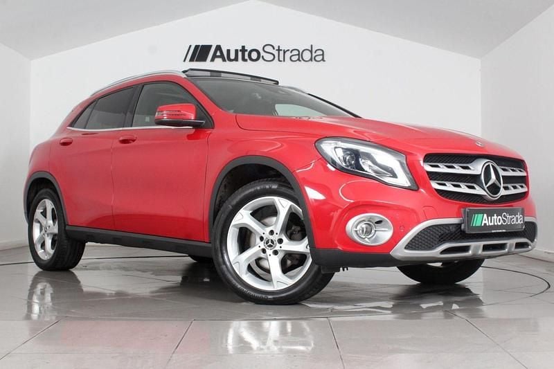 Used Mercedes GLA200 Premium Plus 156 HP (114 kW) 2018 Red SUV
