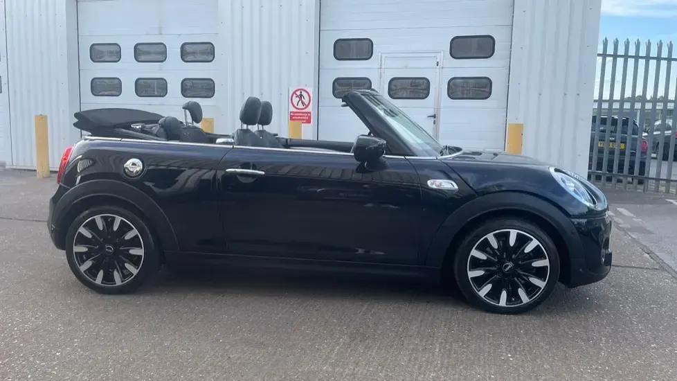Used Mini Cooper S Cabriolet Exclusive 189 HP (139 kW) 2021 Black Cabriolet