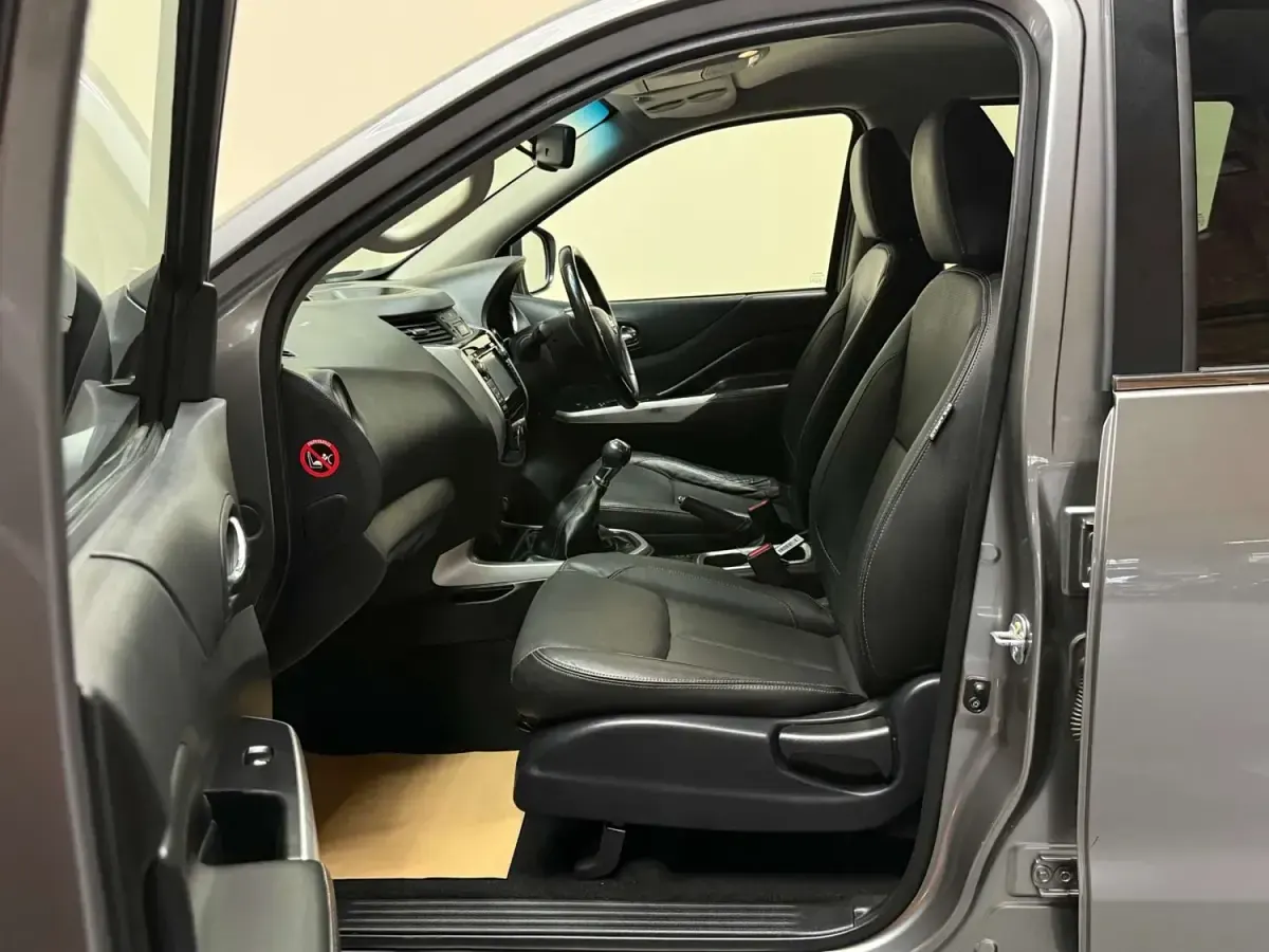 Usado Nissan Navara Tekna 2016 Cinzento Pickup