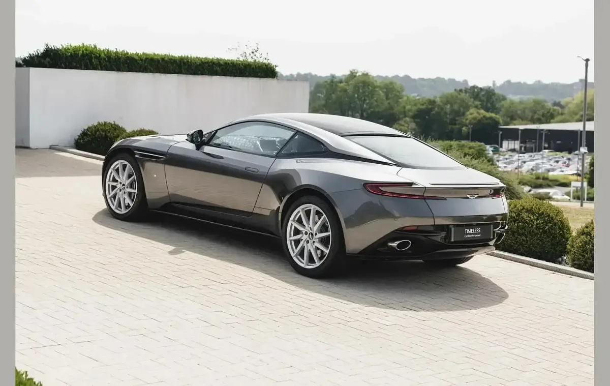 Used Aston Martin DB11 599 HP (440 kW) 2017 Silver Coupe