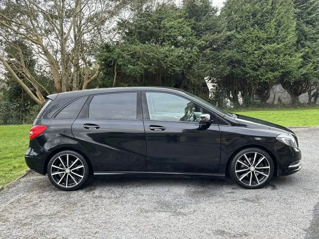 Used Mercedes B180 122 HP (89 kW) 2013 Black MPV