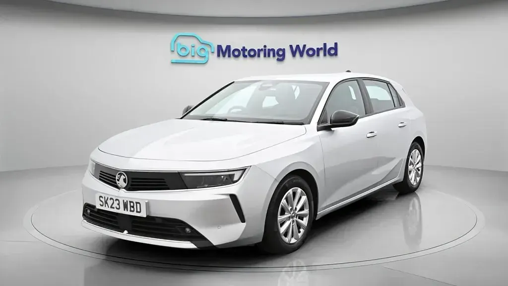 Second-hand Vauxhall Astra Design Edition 130 CP (95 kW) 2023 Gri Hatchback