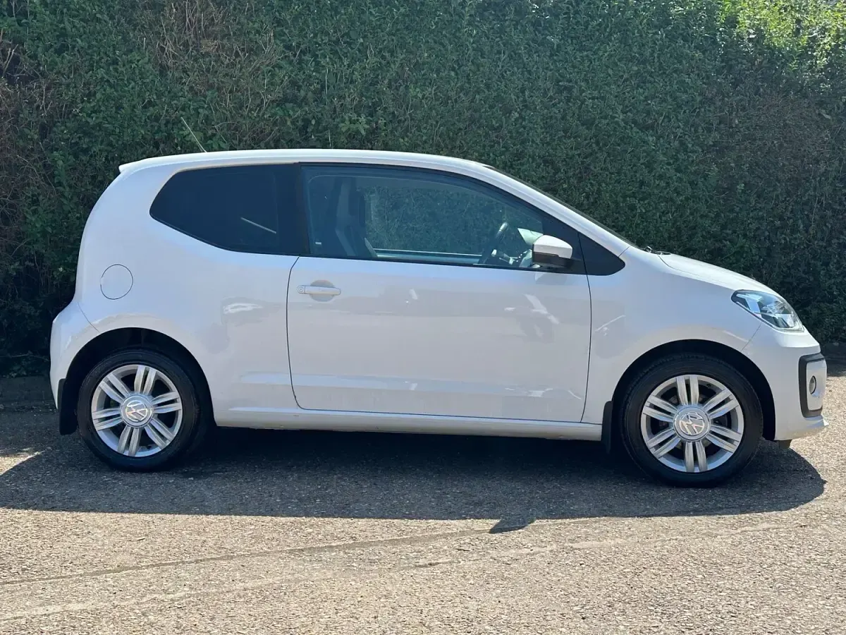 Used VW up! high up! 75 HP (55 kW) 2016 White Hatchback
