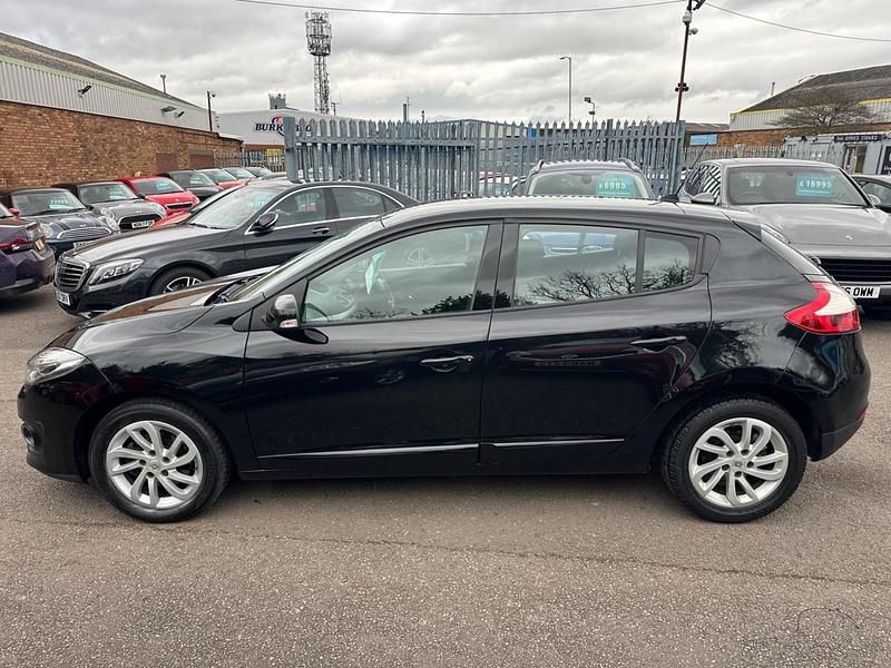 Used Renault Mégane III Dynamique 110 HP (80 kW) 2014 Black Hatchback