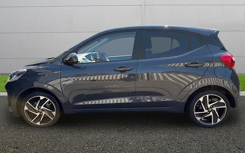 Gebraucht Hyundai i10 Premium 84 PS (61 kW) 2022 Grau Kleinwagen