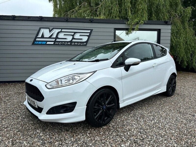 White Used 2016 Ford Fiesta Zetec Hatchback | £5,995 (Fair price) - Image 1/4