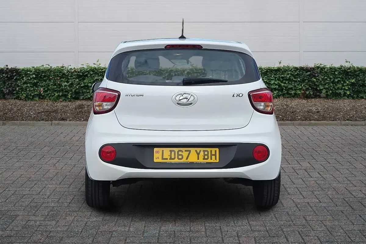 Used Hyundai i10 SE 2017 White Hatchback