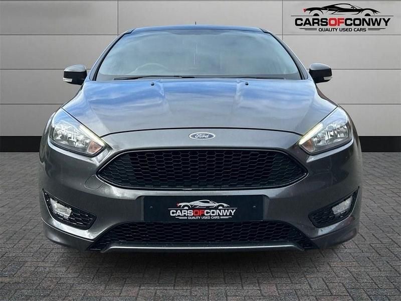 Used Ford Focus ST-Line 120 HP (88 kW) 2017 Grey Hatchback