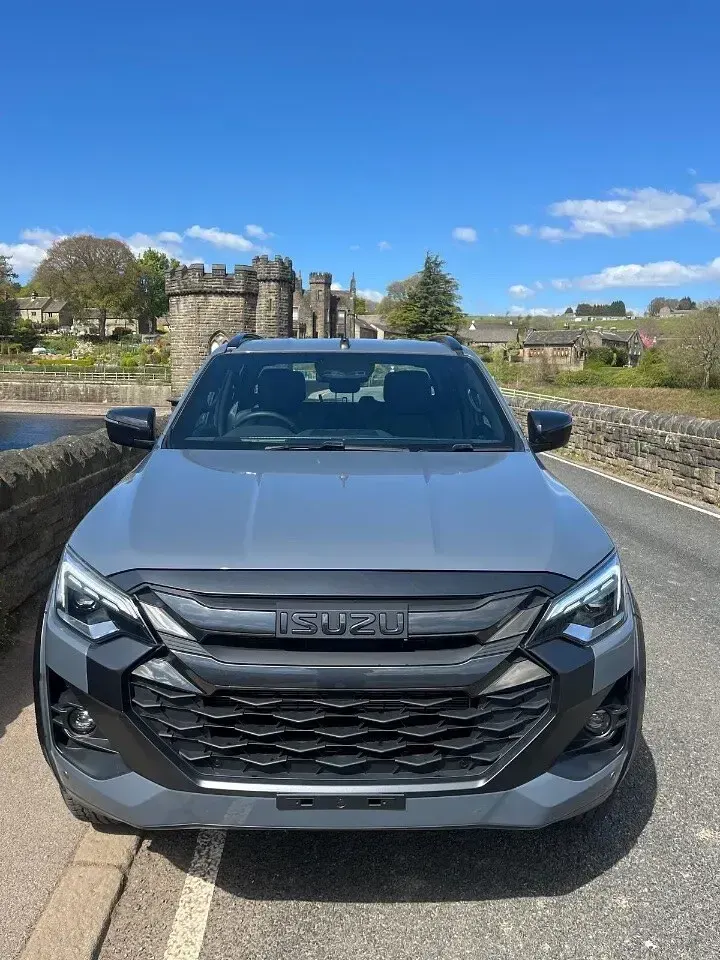 New Isuzu D-Max 2025 Grey Pickup