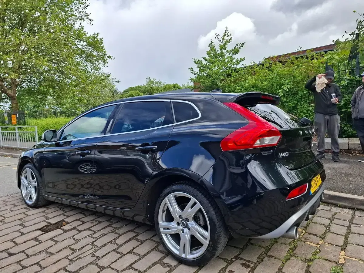 Used Volvo V40 R-Design Pro 190 HP (139 kW) 2016 Black Hatchback