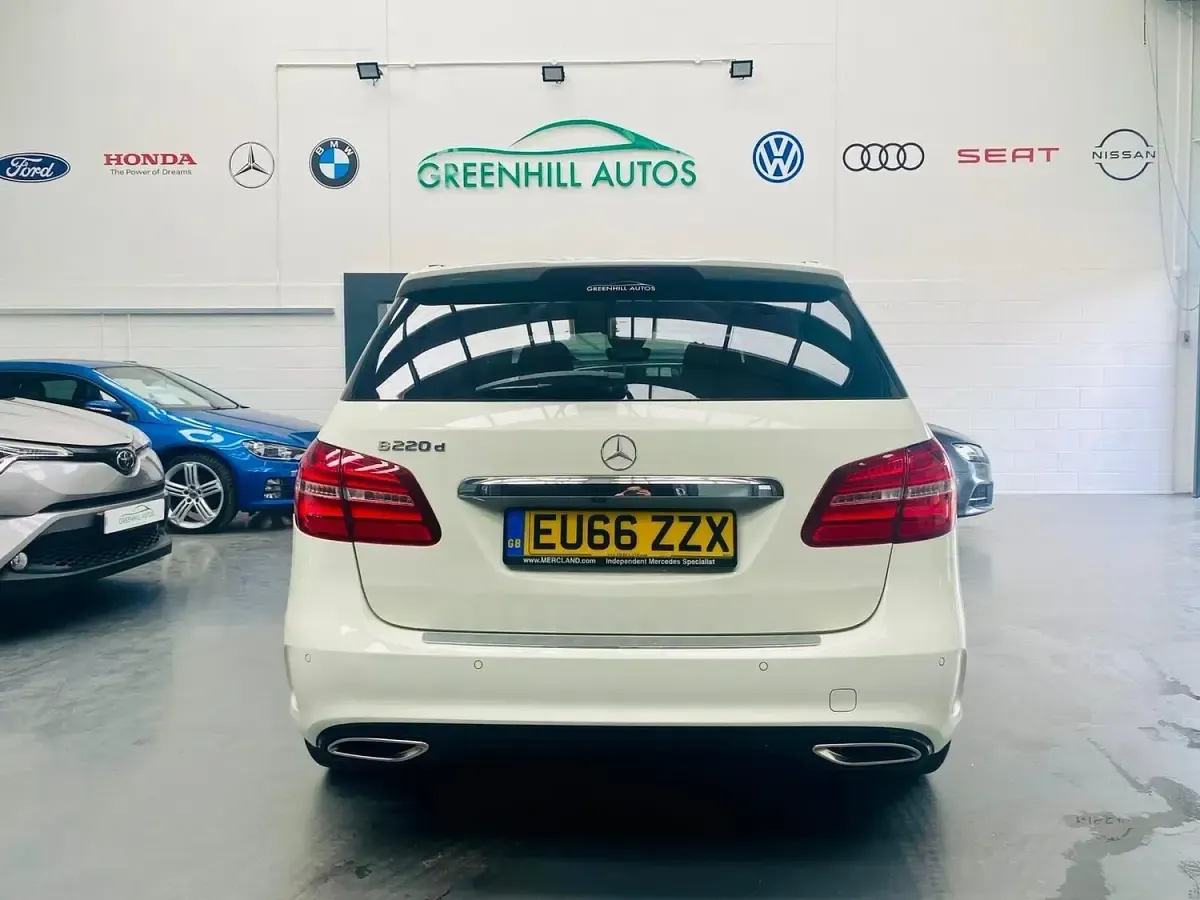 Used Mercedes B220 AMG Line Premium Plus 177 HP (130 kW) 2016 White Hatchback