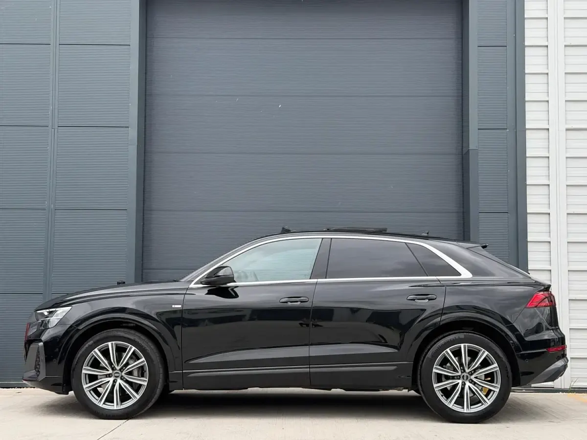 Used Audi Q8 S-Line 286 HP (210 kW) 2025 Black SUV