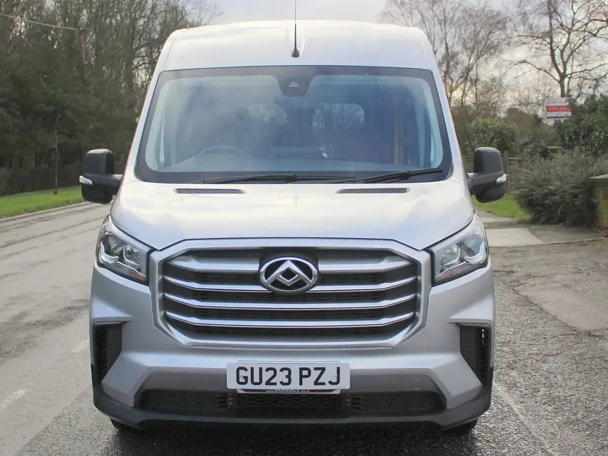Used Maxus V90 163 HP (119 kW) 2023 Silver Van