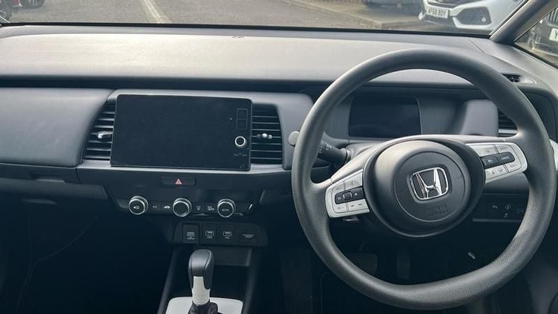 Used Honda Jazz Hybrid 109 HP (80 kW) 2022 Special solid  platinum white Hatchback