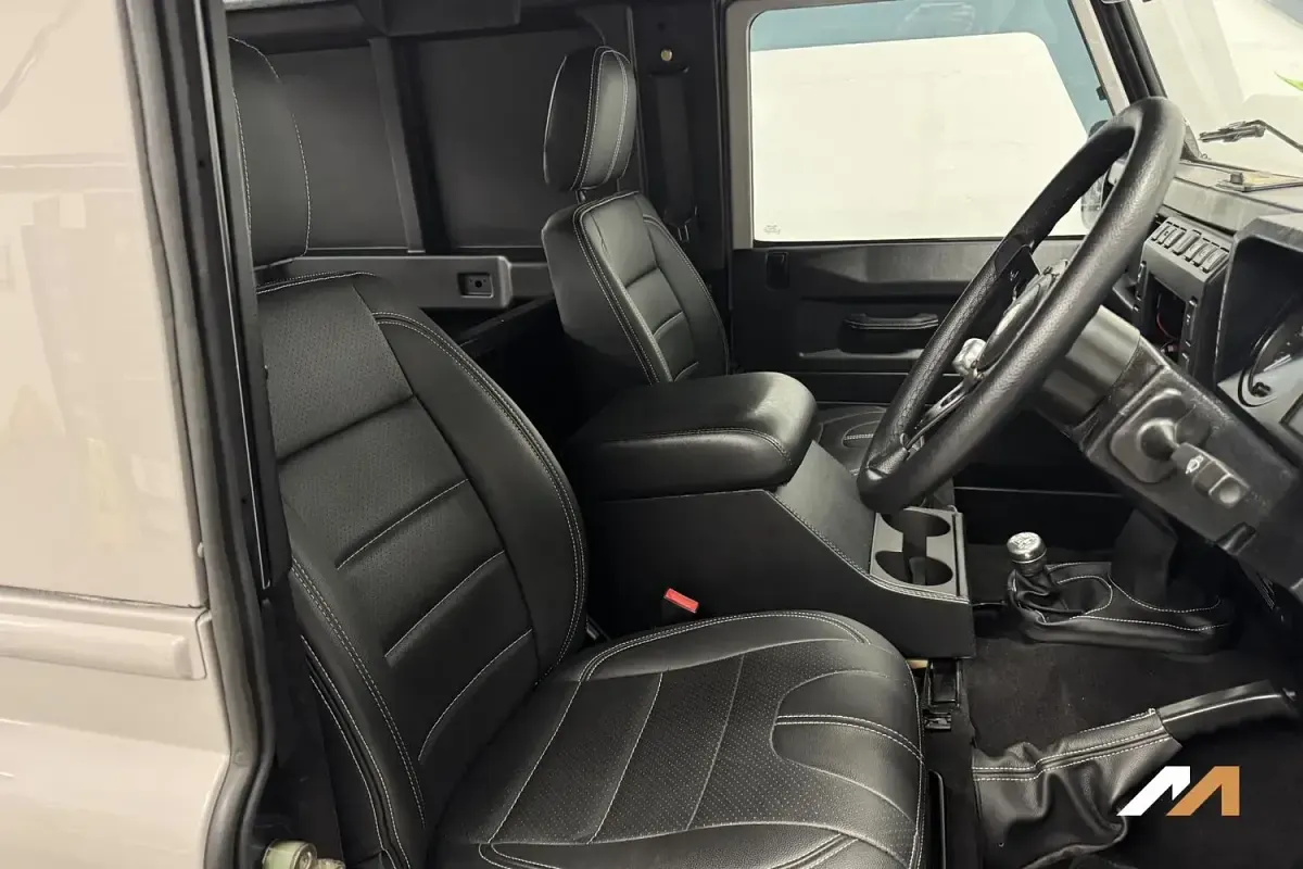 Used Land Rover Defender 120 HP (88 kW) 2005 Blue Hatchback