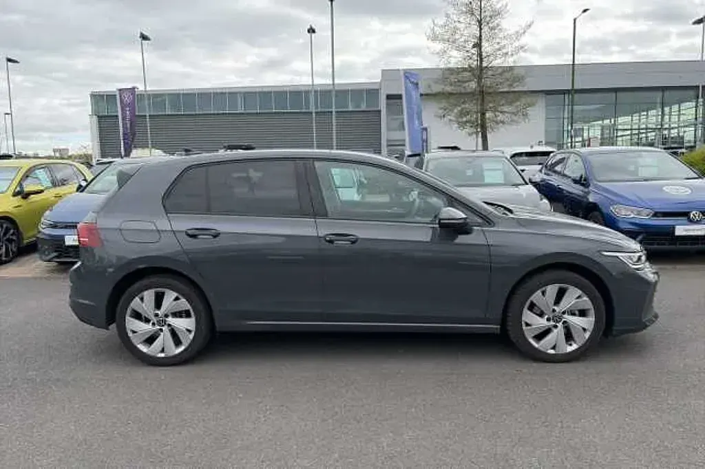 Second-hand VW Golf VIII 150 CP (110 kW) 2024